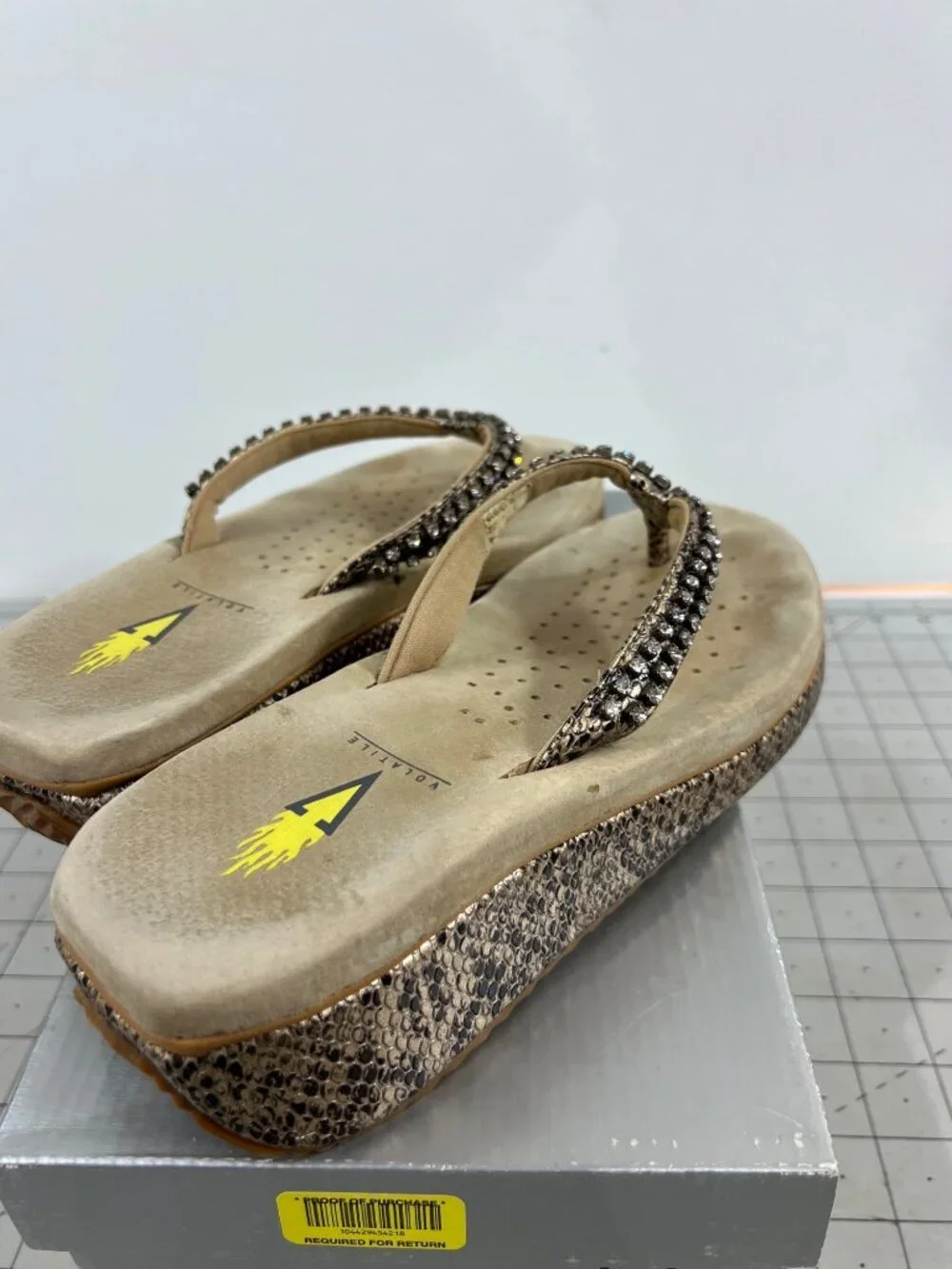 Volatile Women’s Rhinestone-Embellished Wedge Sandals Size 8 Snake Print Platfor - Picture 4 of 6